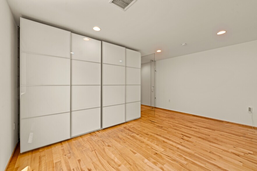 More Photos Of 631 N Larchmont Blvd #3, Los Angeles Office Residential For Lease