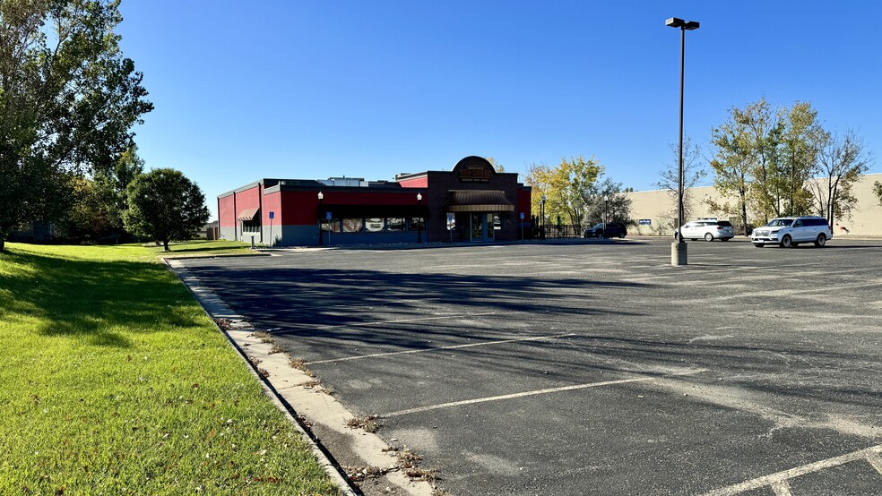 Primary Photo Of 3333 Hwy 10 E, Moorhead Restaurant For Lease