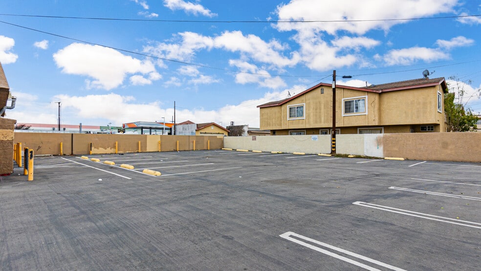 More Photos Of 14318 Western ave, Gardena General Retail For Lease