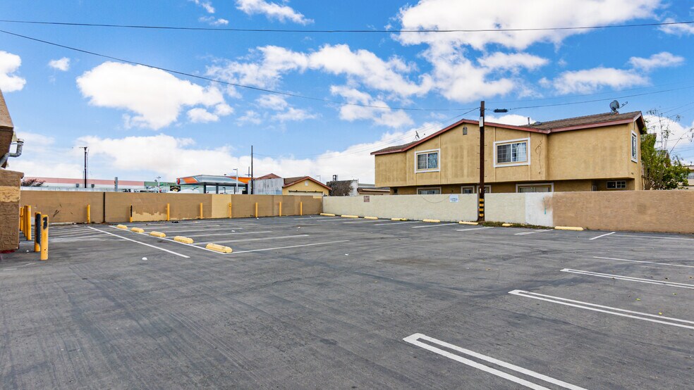 More Photos Of 14318 Western ave, Gardena General Retail For Sale