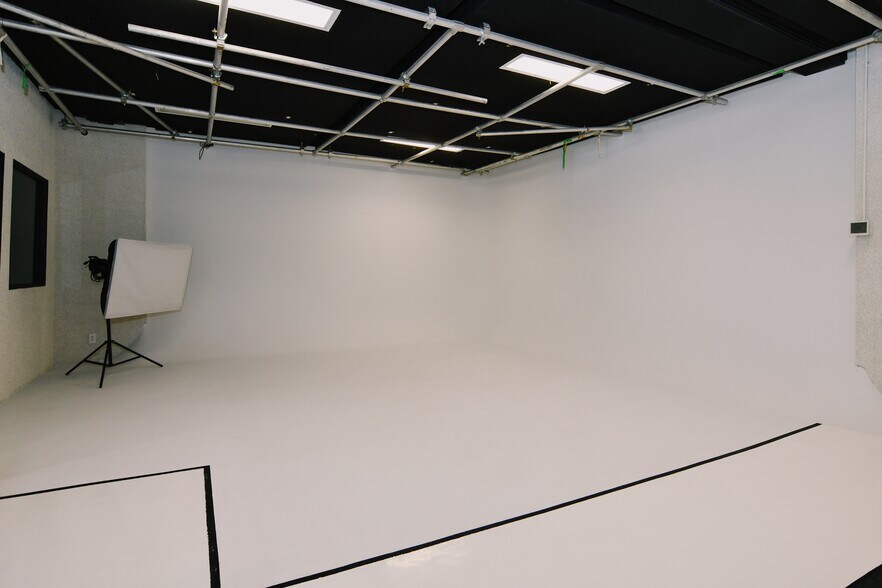 More Photos Of 1104 S Robertson Blvd, Los Angeles Office For Lease