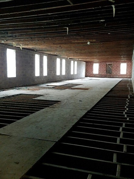 More Photos Of 3130-3136 W Chicago Ave, Chicago Showroom For Sale