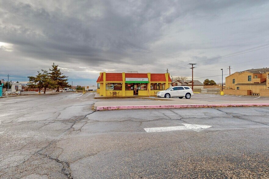 More Photos Of 2130-2301 Chelwood Park Blvd NE, Albuquerque Fast Food For Lease