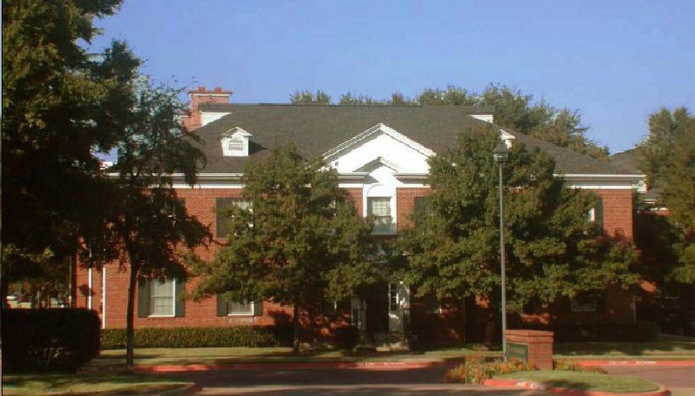 More Photos Of 2015 E Lamar Blvd, Arlington Office For Sale