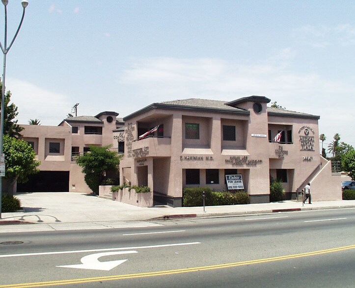 More Photos Of 14649 Victory Blvd, Van Nuys Medical For Lease