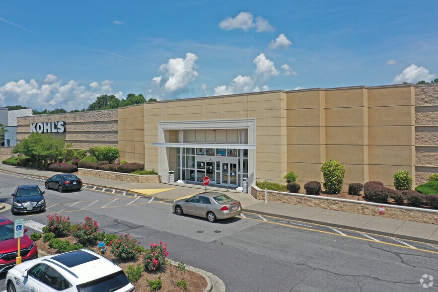 More Photos Of 1010-1036 Hanes Mall Blvd, Winston-Salem Unknown For Lease