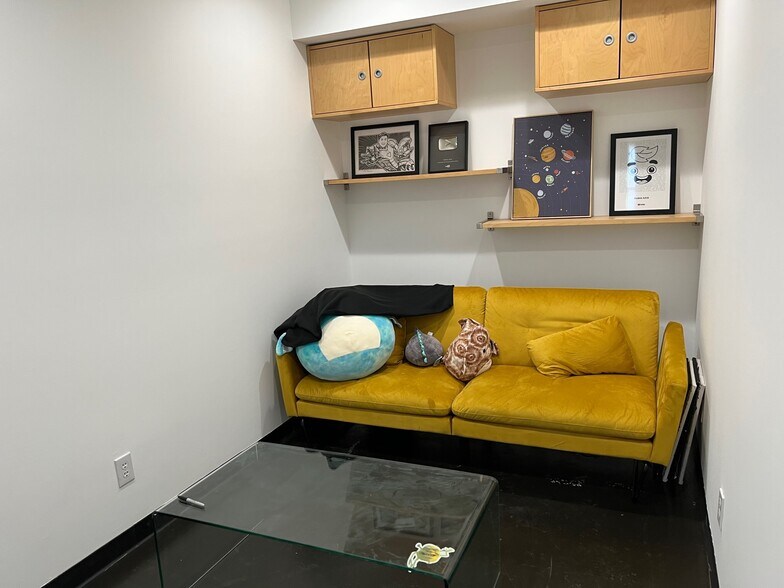 More Photos Of 5721 Cahuenga Blvd, North Hollywood Warehouse For Lease