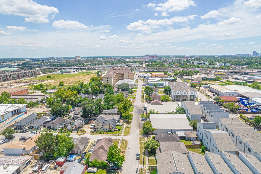 More Photos Of 1714 Hussion St, Houston Industrial For Sale