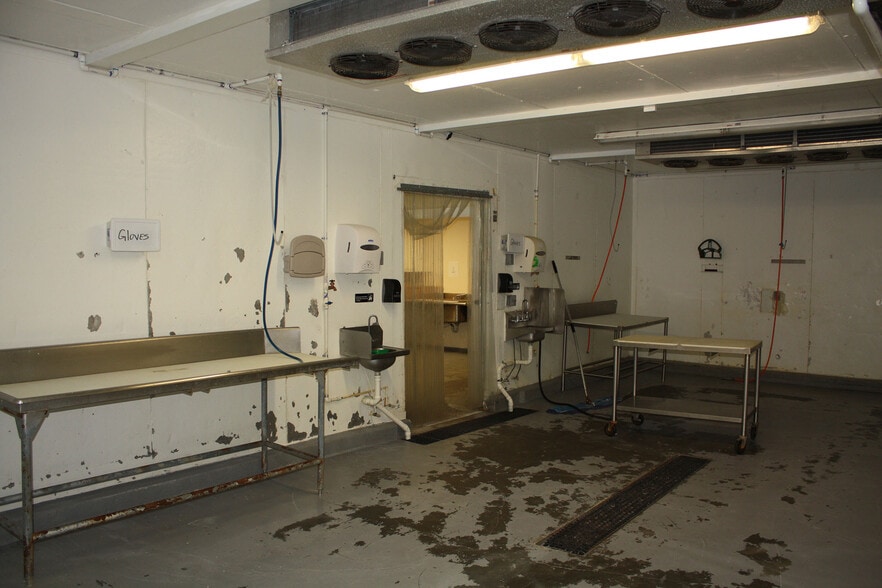 More Photos Of 174 NW 9th ave, Mulberry Distribution For Sale