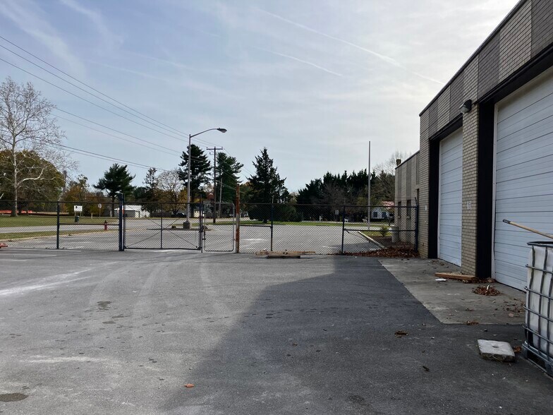 More Photos Of 173 Sassafras St, Millington Cement Gravel Plant For Sale