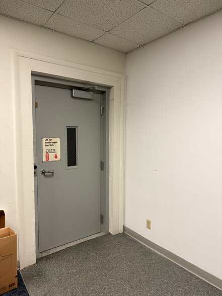 More Photos Of 706 N Main St, Rockford Medical For Lease
