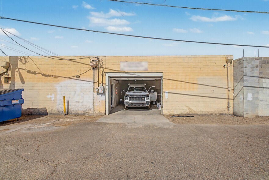 More Photos Of 6819 N 55th Dr, Glendale Warehouse For Lease