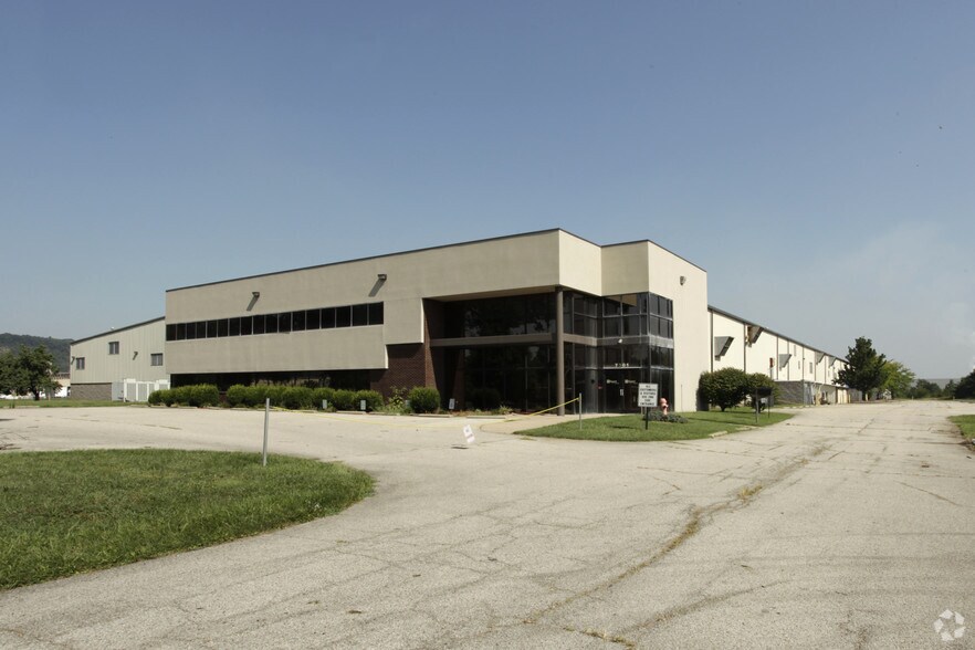 More Photos Of 7301 Distribution Dr, Louisville Manufacturing For Sale