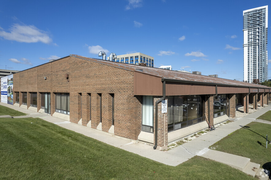 Primary Photo Of 280-422 Consumers Rd, Toronto Light Distribution For Lease