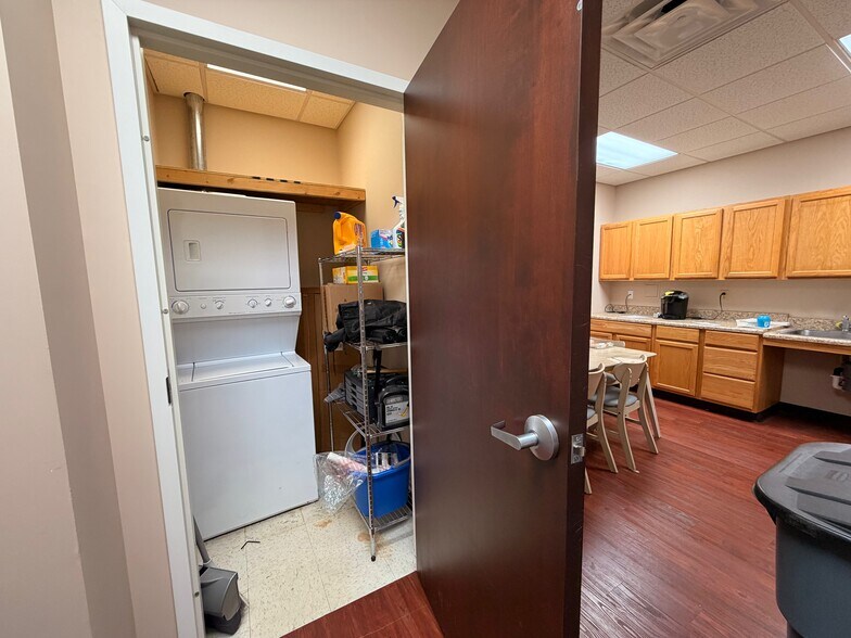 More Photos Of 1380 Eastchester Dr, High Point Medical For Lease