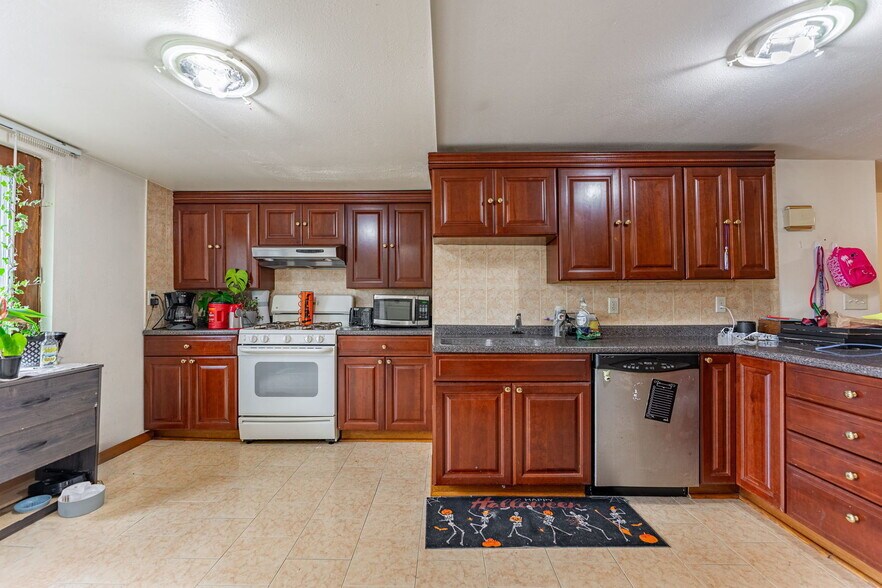 More Photos Of 132 N State St, Belvidere Restaurant For Sale