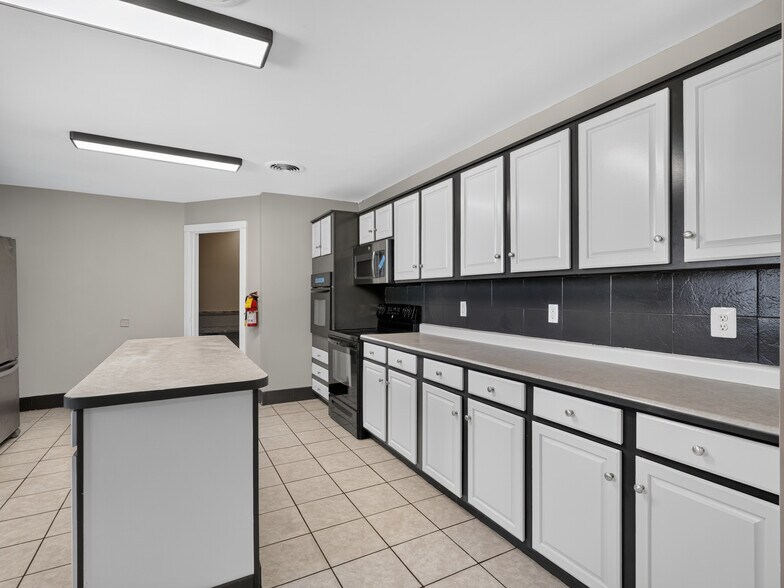 More Photos Of 200 S 4th St, Kawkawlin Assisted Living For Sale