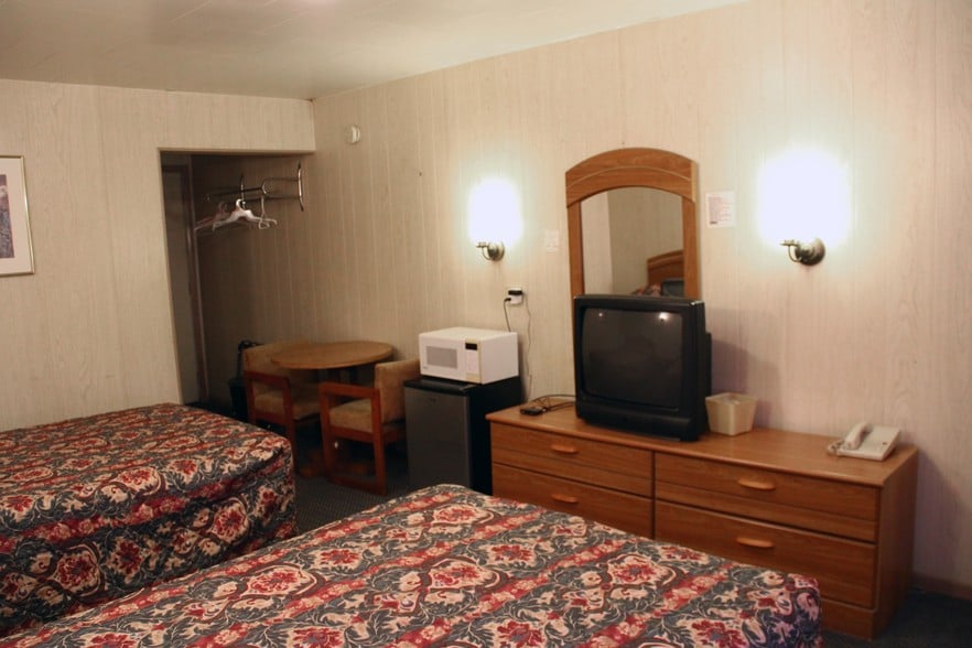 More Photos Of 10232 Orby Cantrell Hwy, Pound Hotel For Sale