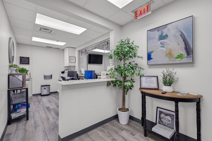 More Photos Of 425 N Highland Ave, Sherman Medical For Sale