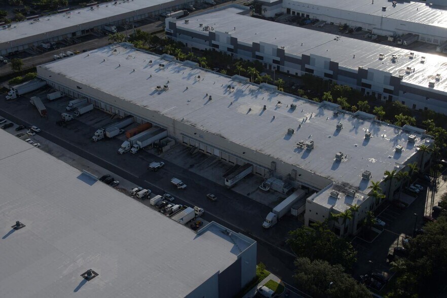 More Photos Of 8305 NW 27th St, Doral Distribution For Lease