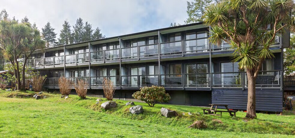 More Photos Of 542 Campbell St, Tofino Hotel For Sale