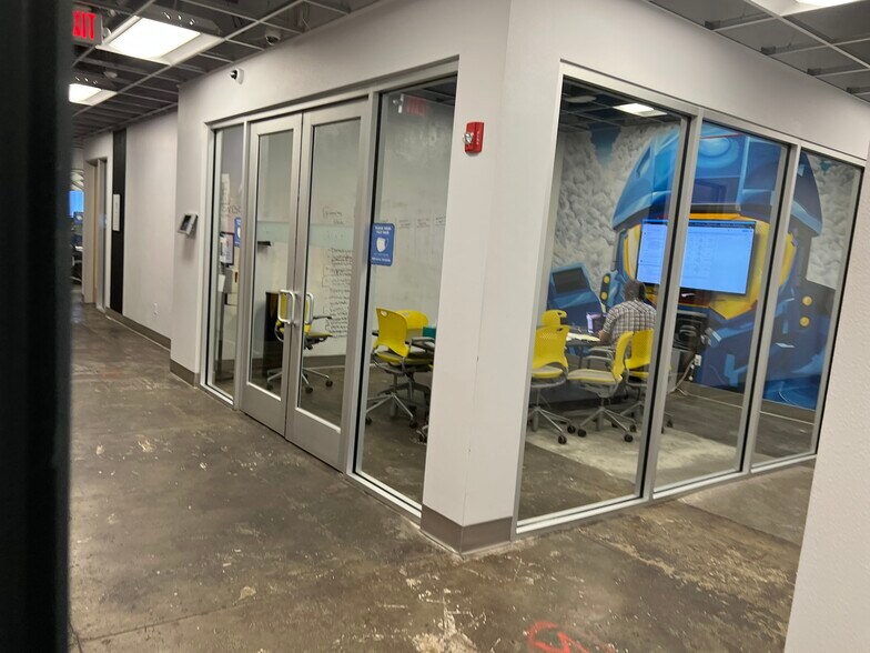 More Photos Of 700 Van Ness Ave, Fresno Office For Lease