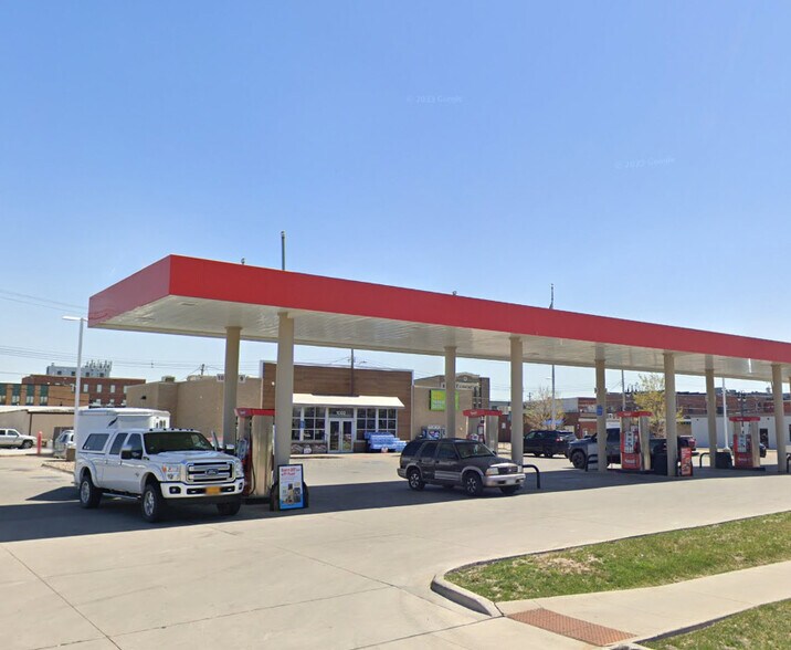 More Photos Of 1002 West St, Grinnell Convenience Store For Sale