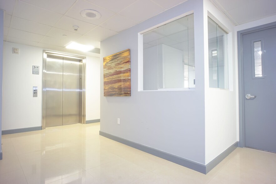 More Photos Of 33 SW 2nd Ave, Miami Office For Lease