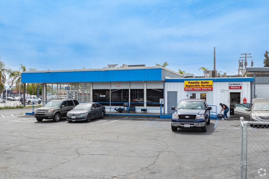 More Photos Of 911 Oak St, Bakersfield Auto Dealership For Lease
