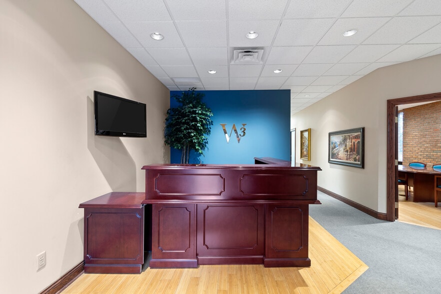 More Photos Of 81-90 N Miller Rd, Fairlawn Office For Sale
