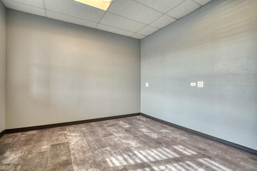 More Photos Of 149 S Briggs St, Erie Storefront Retail Office For Lease