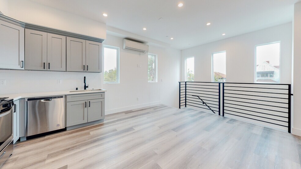 More Photos Of 525 N Normandie Ave, Los Angeles Apartments For Sale