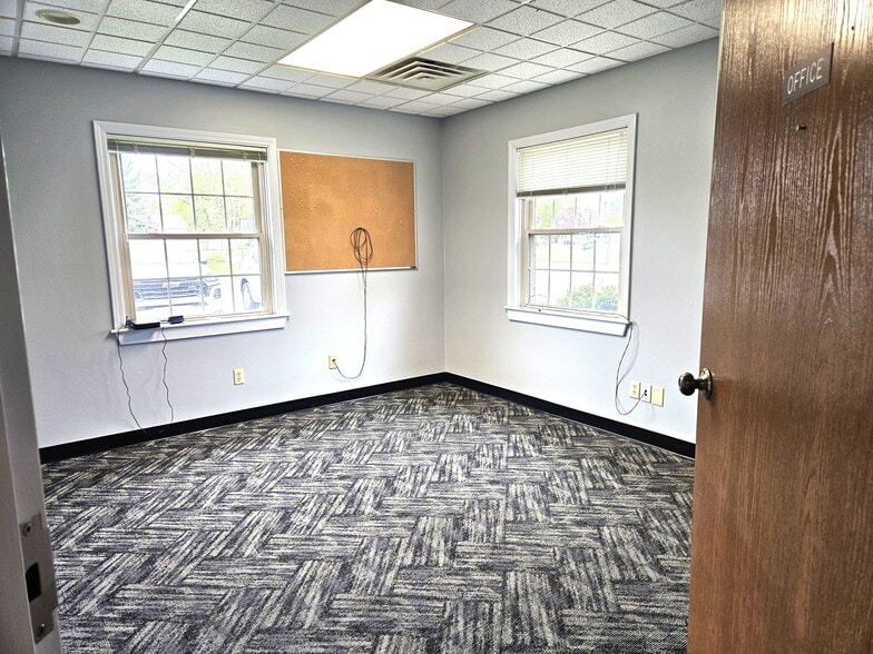 More Photos Of 4700 Mcleod Dr E, Saginaw Medical For Lease