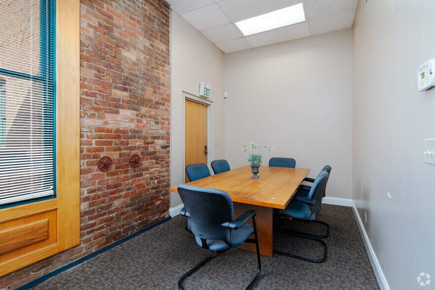 More Photos Of 1712 19th St, Bakersfield Office For Lease