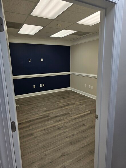 More Photos Of 18809 W Catawba Ave, Cornelius Medical For Lease