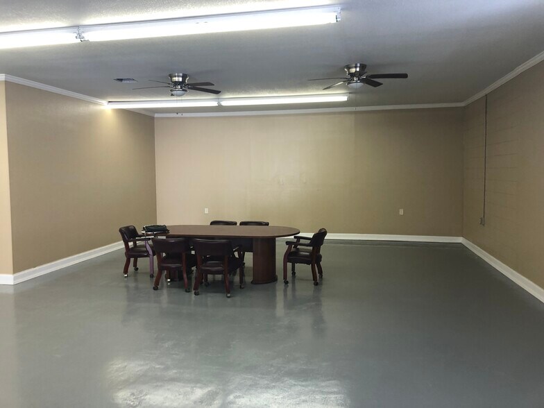 More Photos Of 400 Herman St, Pensacola Industrial For Lease