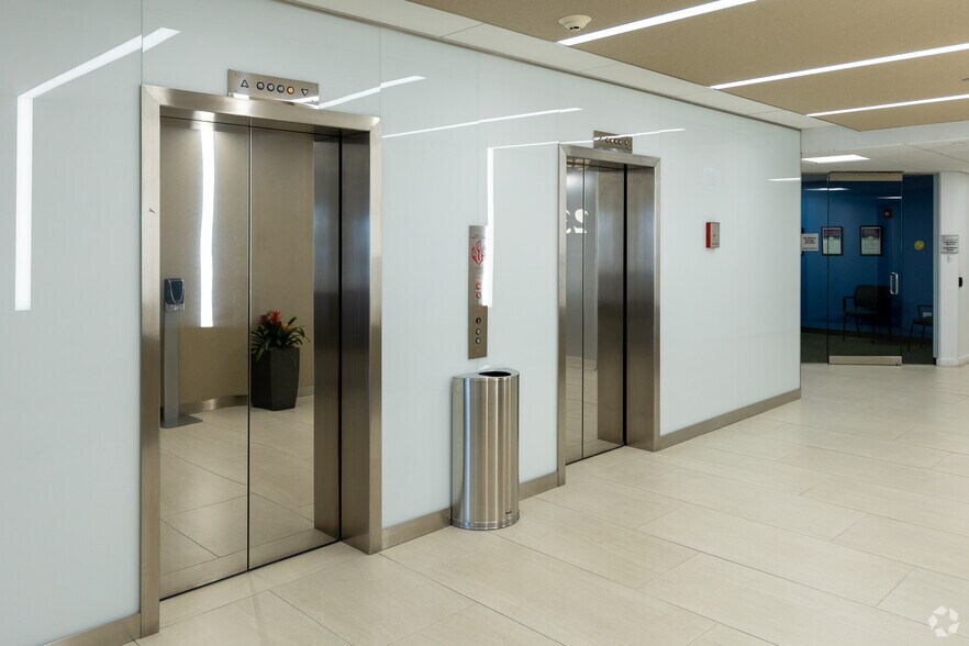 More Photos Of 2301 W 22nd St, Oak Brook Office For Lease