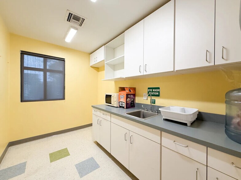 More Photos Of 3500 Kabel Dr, New Orleans Medical For Sale