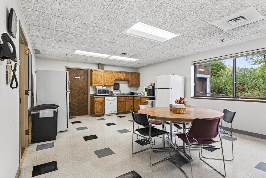 More Photos Of 601 2nd Ave S, Hopkins Office For Lease