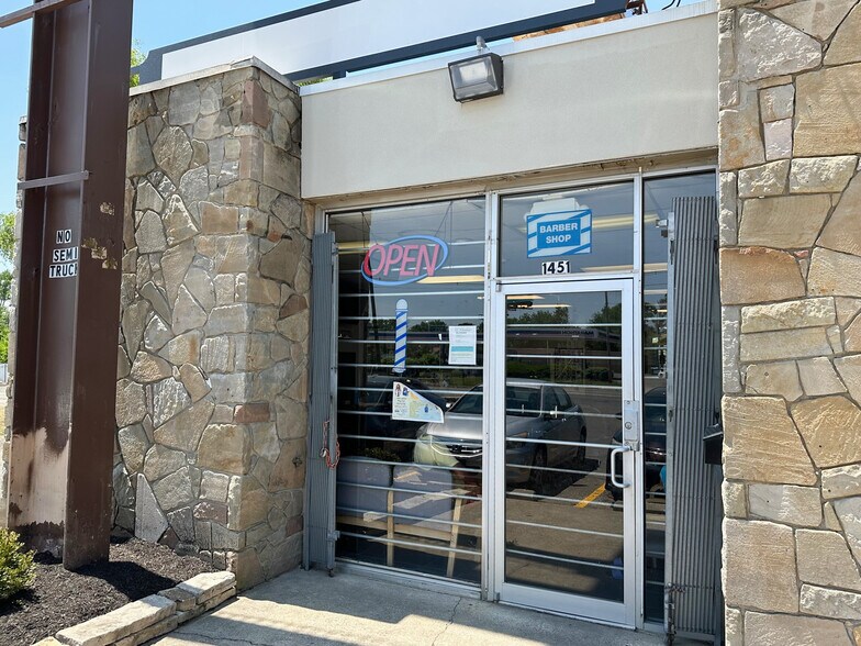 More Photos Of 1431 S Hamilton Rd, Columbus Unknown For Lease