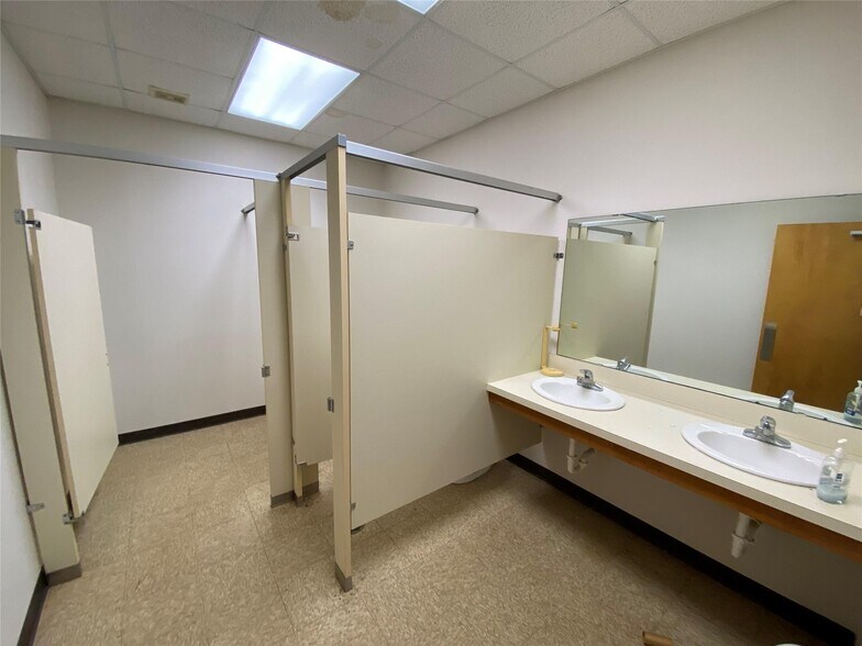 More Photos Of 2099 Highway 532, Dubberly Service Station For Sale