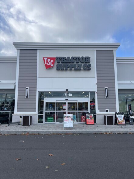 More Photos Of 2-15 Digital Way, Maynard Unknown For Lease