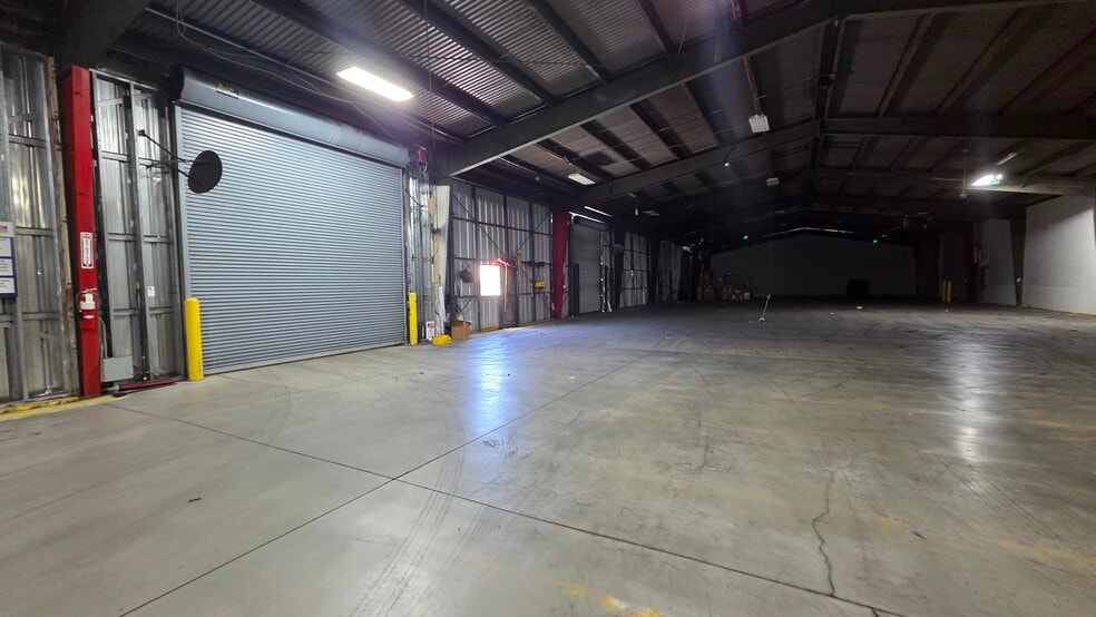 More Photos Of 13109 Budlong Ave, Gardena Warehouse For Lease