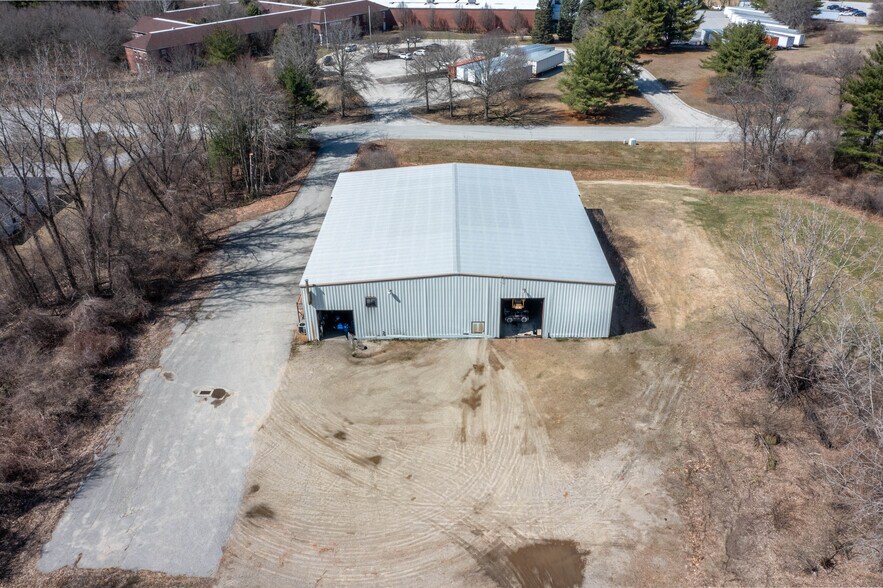 More Photos Of 30 Crabtree Ln, Woodstock Manufacturing For Sale