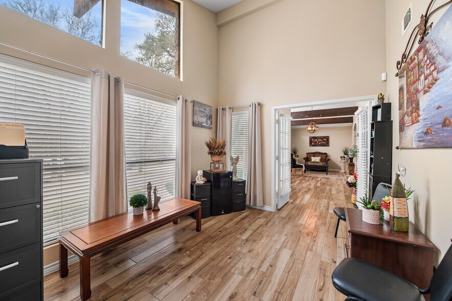 More Photos Of 101 Hunters Glen Dr, San Marcos Flex For Sale