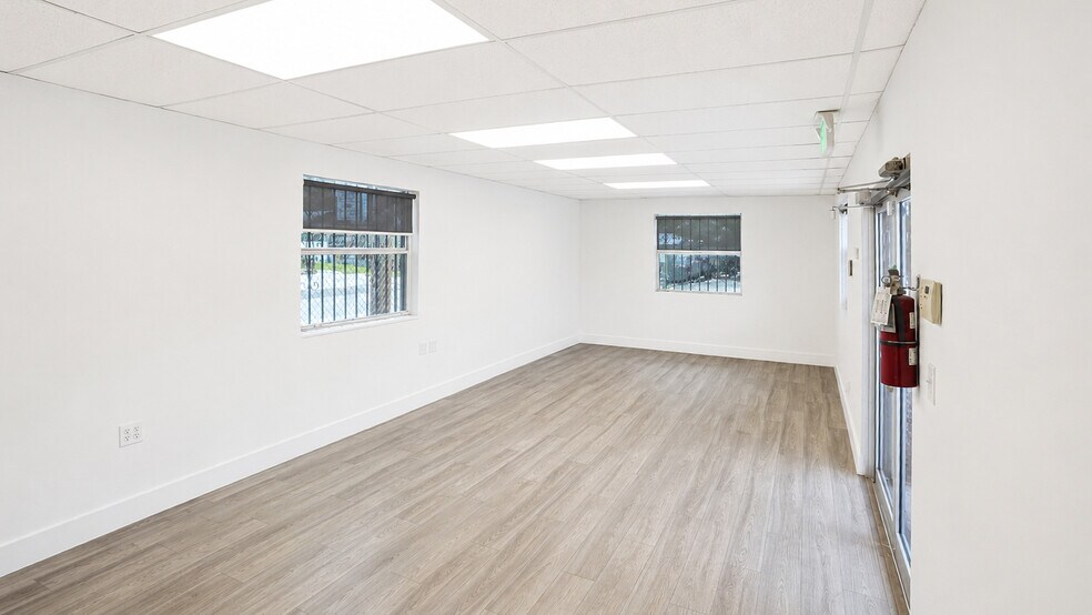 More Photos Of 3100 NW 27th Ave, Miami Manufacturing For Lease
