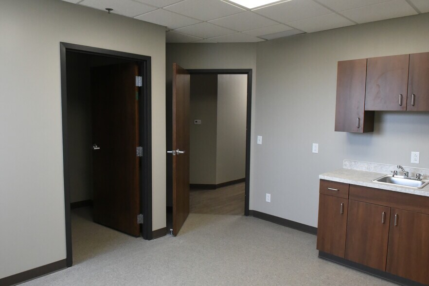 More Photos Of 265 Commerce Dr, South Point Industrial For Lease