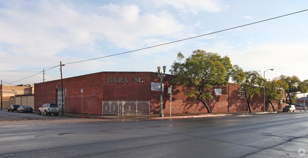 More Photos Of 3216 S Broadway, Los Angeles Warehouse For Lease