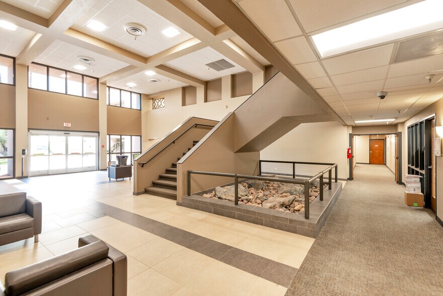 More Photos Of 10250 N 92nd St, Scottsdale Medical For Lease