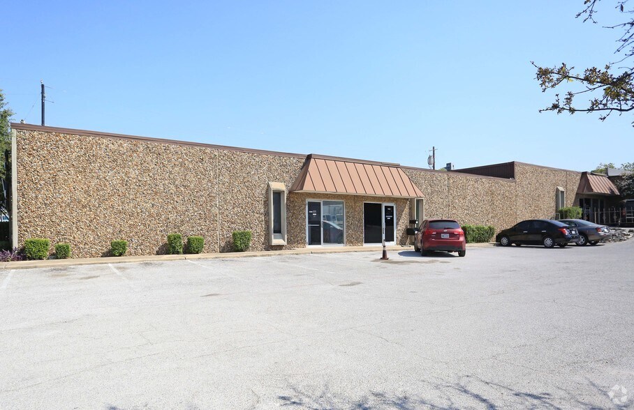 Primary Photo Of 10836 Grissom Ln, Dallas Light Manufacturing For Lease